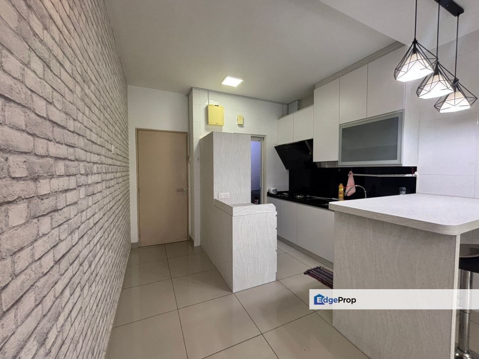 ARC @ Austin  Hill 2B2B Partially Furnished Renovated Unit For Sale RM 310K, Johor, Johor Bahru