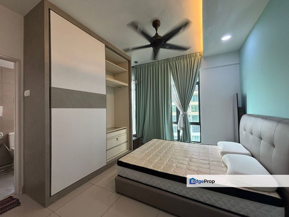 ARC @ Austin  Hill 2B2B Partially Furnished Renovated Unit For Sale RM 310K, Johor, Johor Bahru