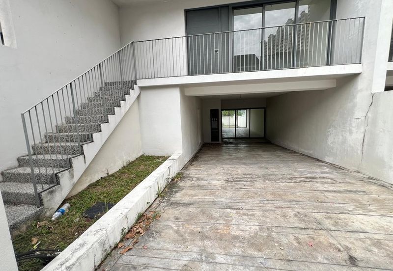 Vilaris Sanctuary Gelugor 3 Storey Terrace 9000sqft Lift RM5.1M Penang