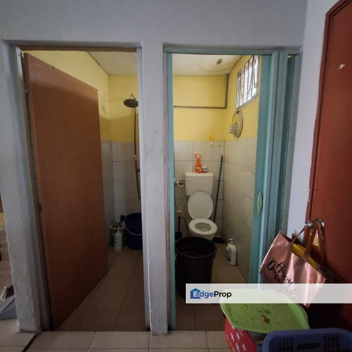 Taman Universiti, Johor Bahru Single Storey landed house - freehold unit, Johor, Skudai