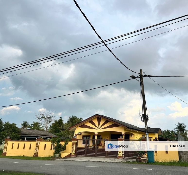 Rumah Below market - Bungalow at Bandar Penawar, near Desaru Beach, Johor, Kota Tinggi