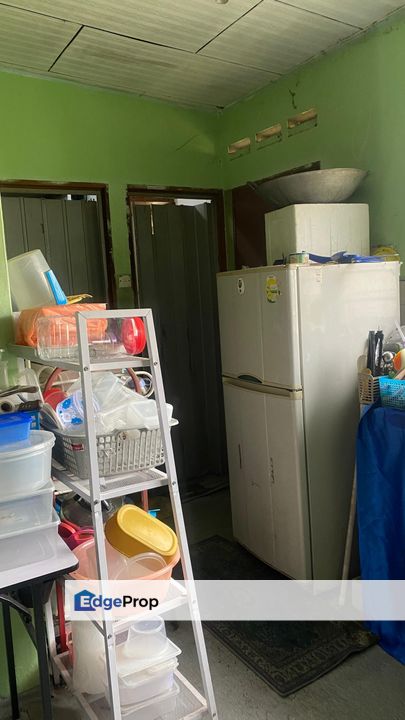 Taman Universiti, Skudai Single Storey landed house below market house, Johor, Skudai