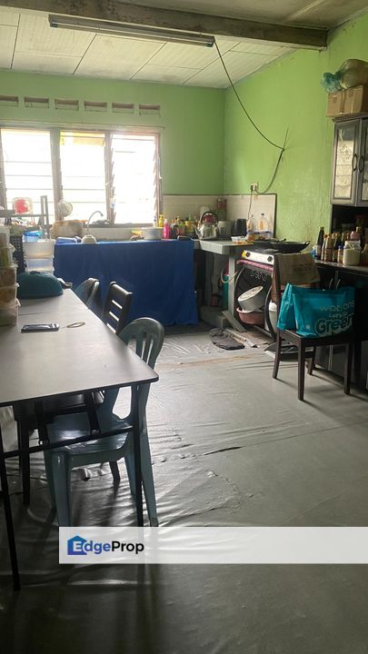 Taman Universiti, Skudai Single Storey landed house below market house, Johor, Skudai