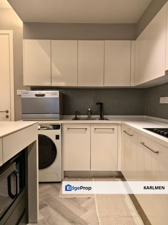 Cascades Residency Corner Unit Kota Damansara Near MRT, Selangor, Kota Damansara
