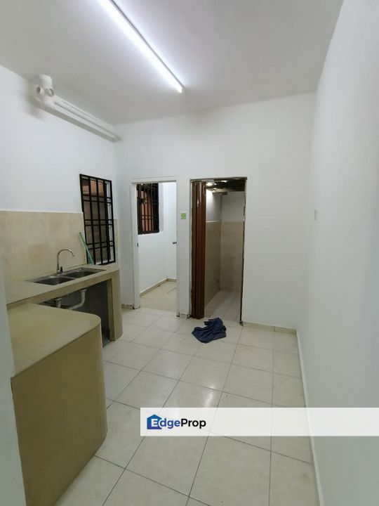 Lily & Jasmine Apartment, Tampoi Indah, 3 bedrooms, partial furnished, Johor, Tampoi