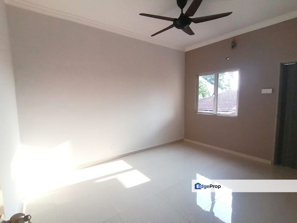 RP 11 - Rawang Perdana 2 - 22x70 - Renovated - 4R3B, Selangor, Rawang
