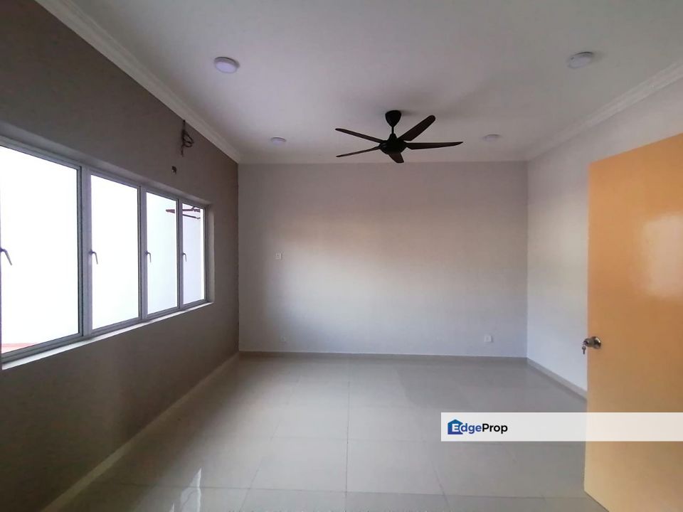 RP 11 - Rawang Perdana 2 - 22x70 - Renovated - 4R3B, Selangor, Rawang