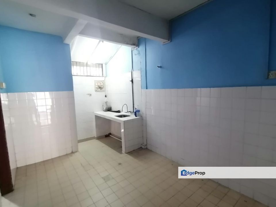 Desa 4 - 18x65 - 4R3B - Bandar Country Homes, Selangor, Bandar Country Homes