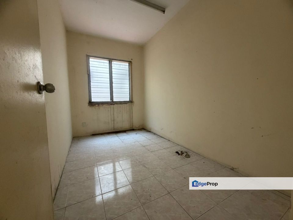 Dahlia Apartment - 1st Floor - 700sf - 3R2B - Taman Bunga Raya, Bukit Beruntung, Selangor, Rawang