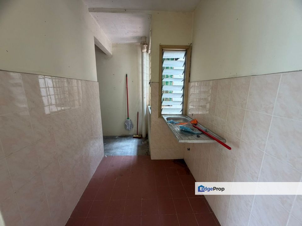 Dahlia Apartment - 1st Floor - 700sf - 3R2B - Taman Bunga Raya, Bukit Beruntung, Selangor, Rawang