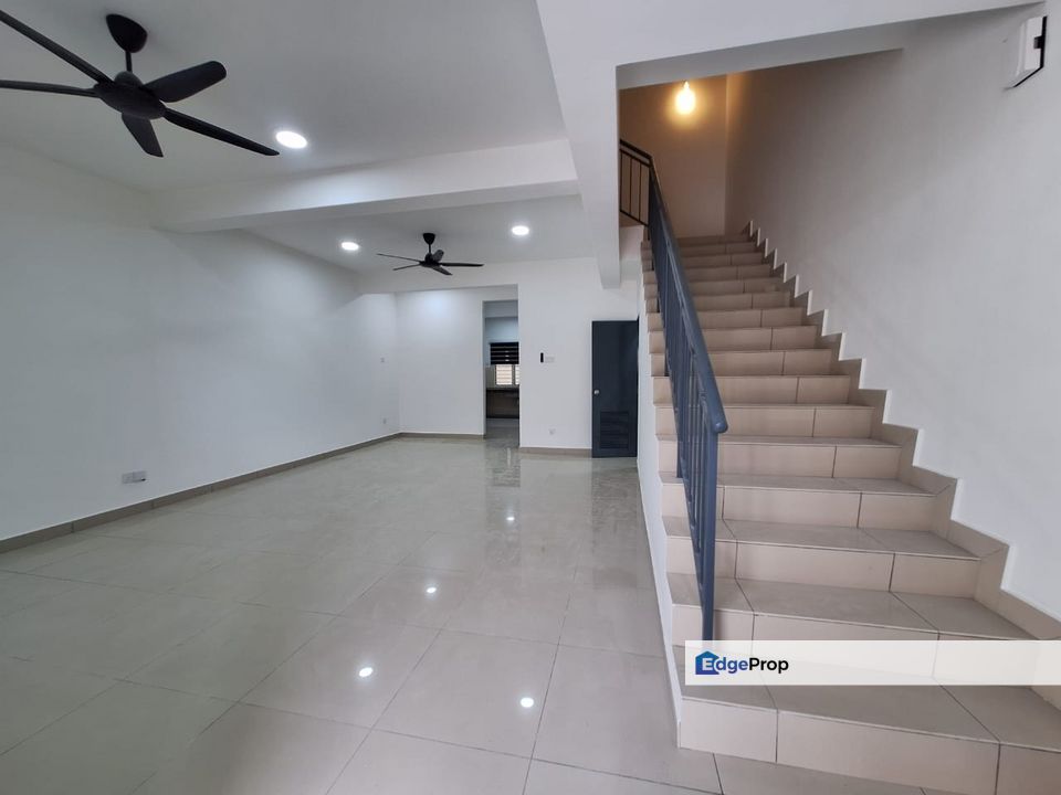 [Rent] Taman Saffron - Semi Furnished - 1200sf - 4R4B - Bukit Sentosa, Selangor, Rawang