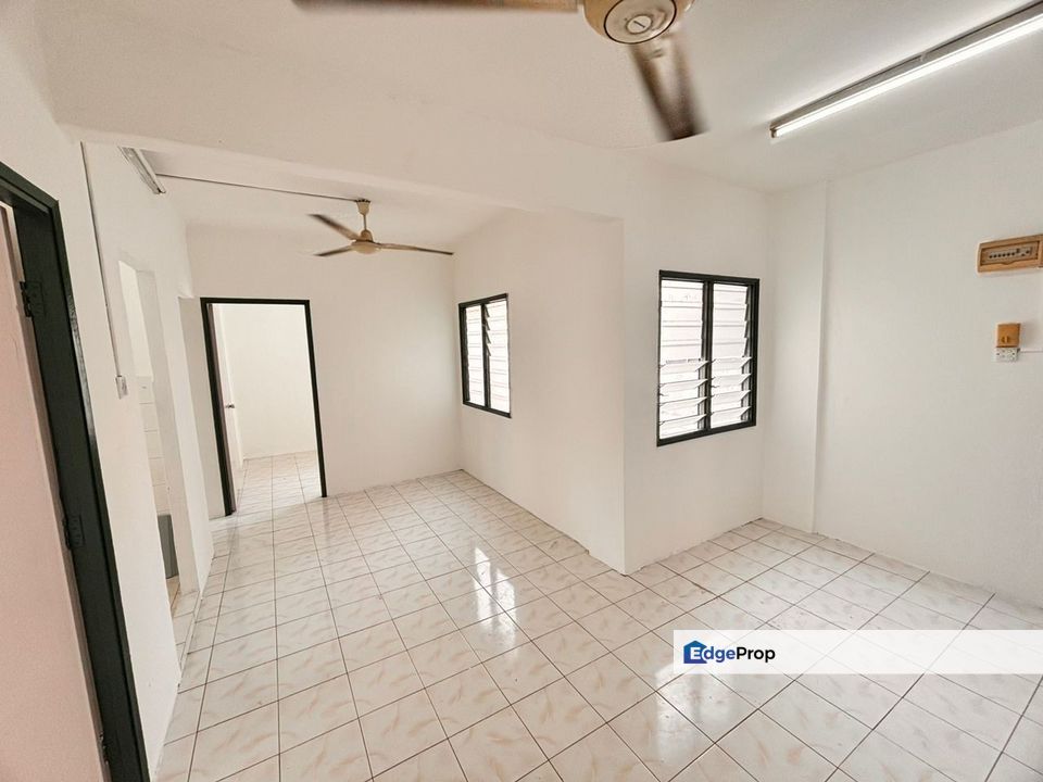 Palma Apartment - 1st Floor - Corner - 645sf - 3R2B - Bandar Country Homes, Selangor, Bandar Country Homes