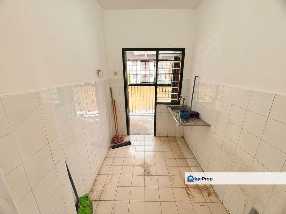 Palma Apartment - 1st Floor - Corner - 645sf - 3R2B - Bandar Country Homes, Selangor, Bandar Country Homes