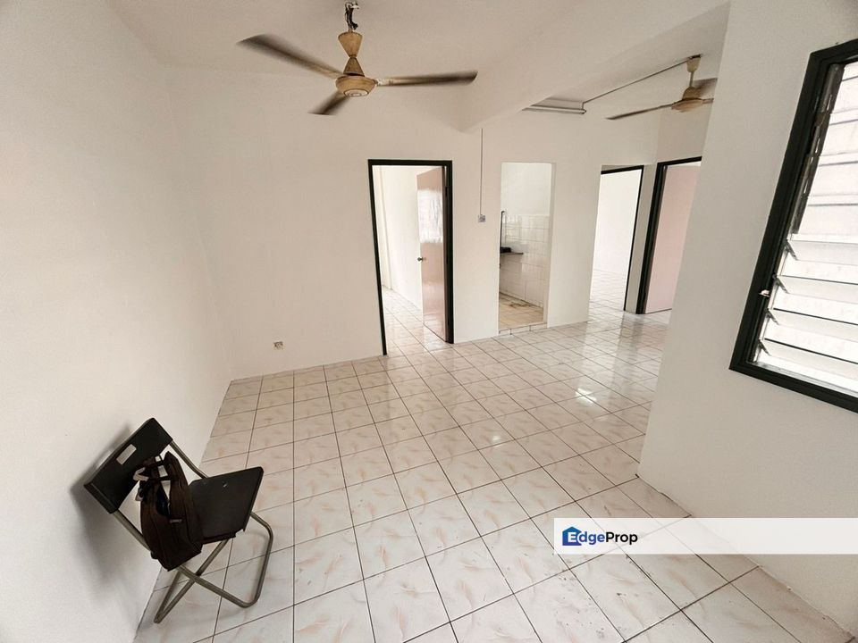 Palma Apartment - 1st Floor - Corner - 645sf - 3R2B - Bandar Country Homes, Selangor, Bandar Country Homes