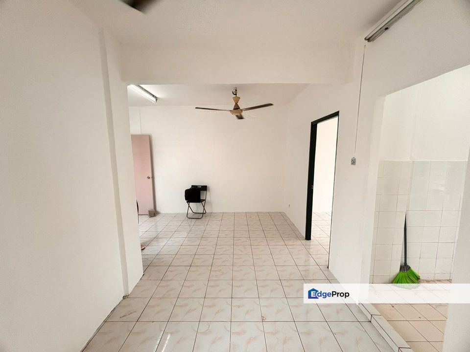 Palma Apartment - 1st Floor - Corner - 645sf - 3R2B - Bandar Country Homes, Selangor, Bandar Country Homes