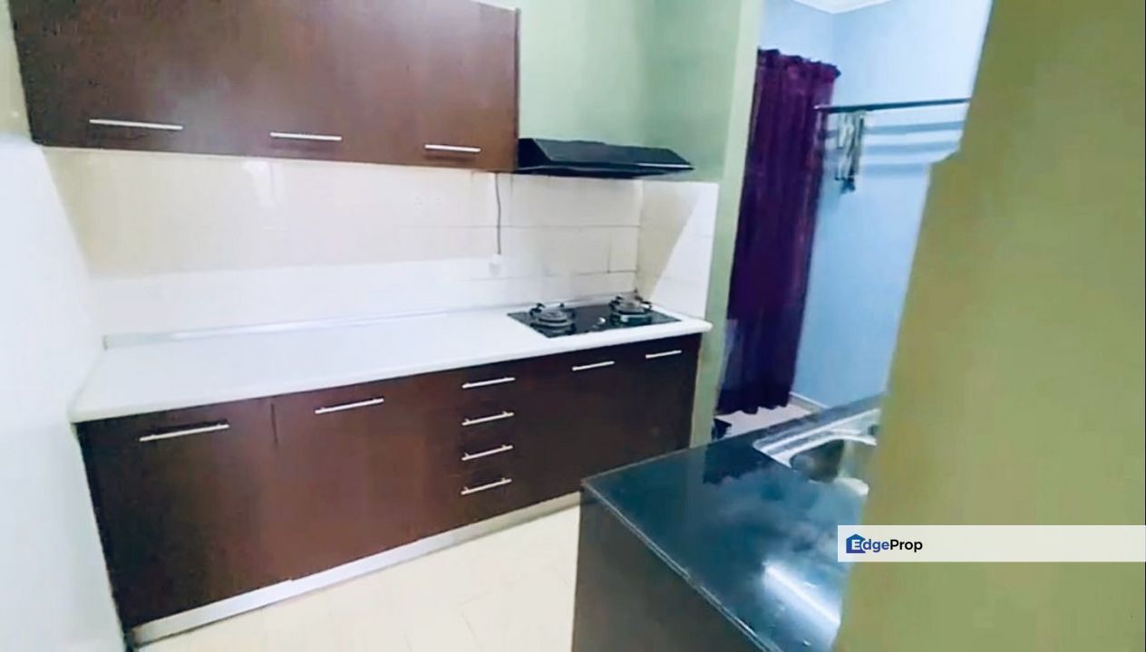 Apartment Laguna Biru - End Lot - 850sf - 3R2B1P - Kundang, Selangor, Rawang