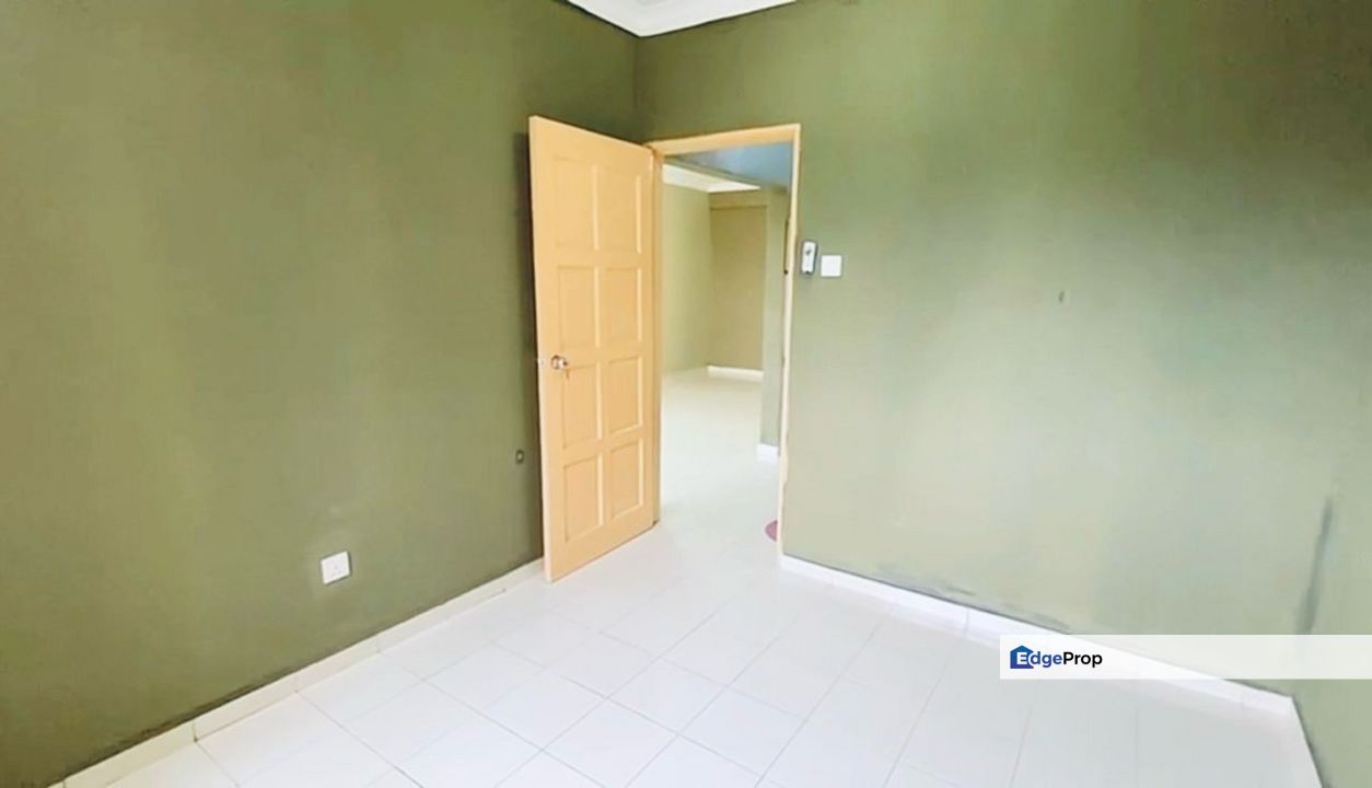 Apartment Laguna Biru - End Lot - 850sf - 3R2B1P - Kundang, Selangor, Rawang
