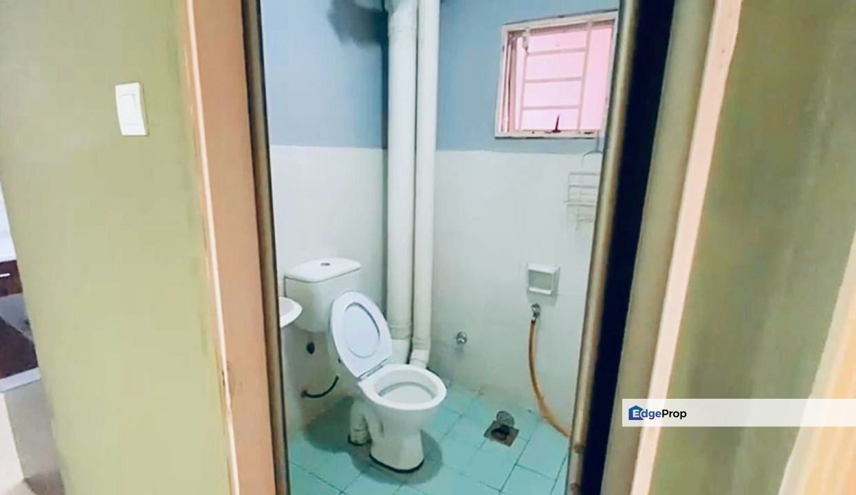 Apartment Laguna Biru - End Lot - 850sf - 3R2B1P - Kundang, Selangor, Rawang