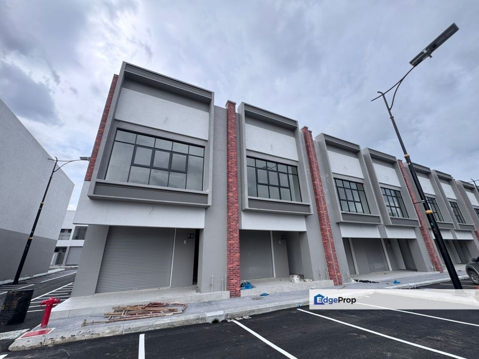 Village Square - End Lot - 2 Storey Shoplot -  20x65 -Gamuda Garden, Selangor, Rawang