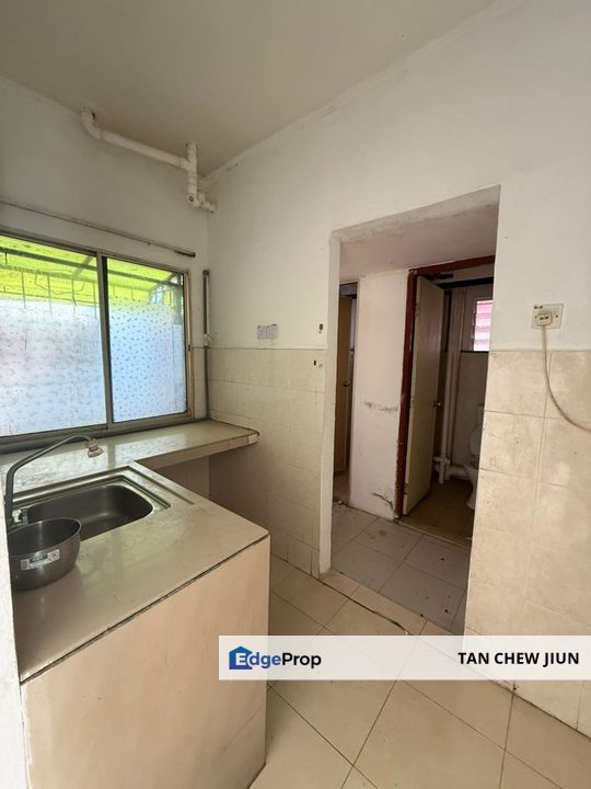 Below Market Value Mark Up Loan Pangsa Impian Saujana Blok 8 with Nice condition Level 3 for Sales, Selangor, Jenjarom