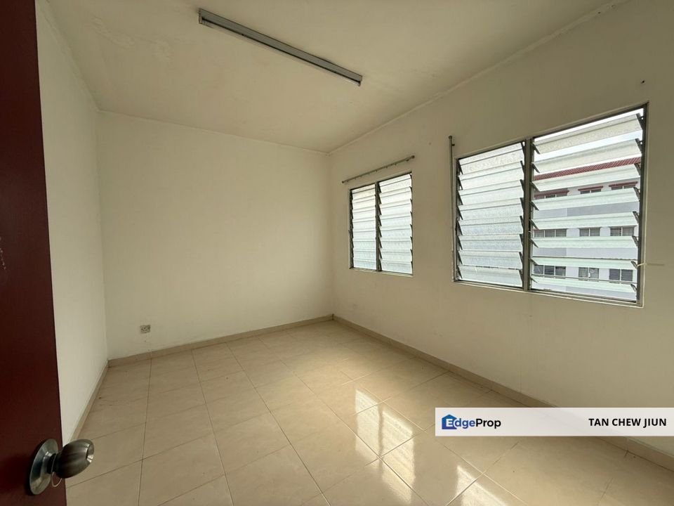Below Market Value Mark Up Loan Pangsa Impian Saujana Blok 8 with Nice condition Level 3 for Sales, Selangor, Jenjarom
