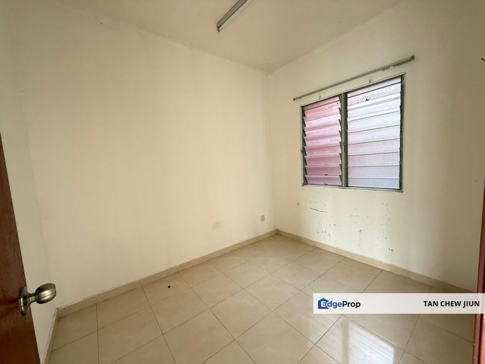Below Market Value Mark Up Loan Pangsa Impian Saujana Blok 8 with Nice condition Level 3 for Sales, Selangor, Jenjarom