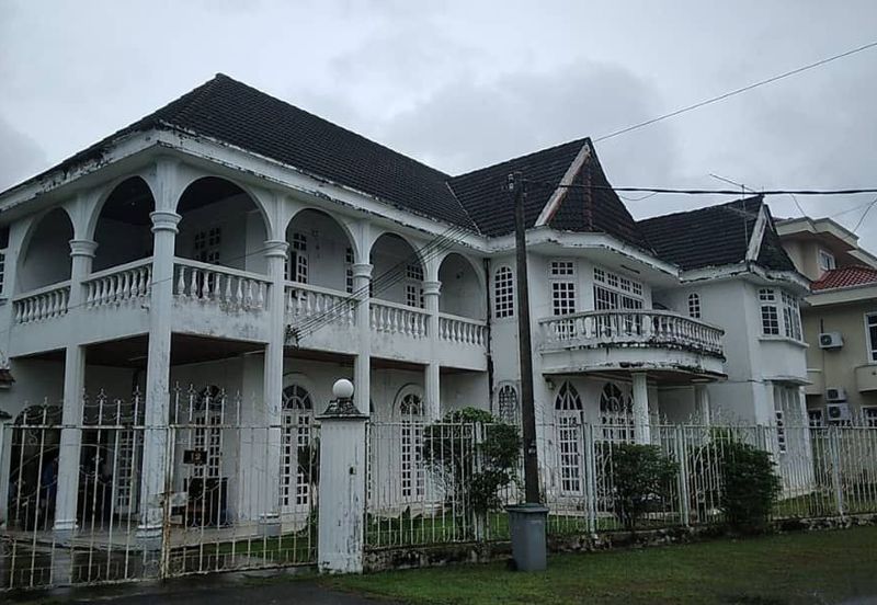HUGE ICONIC BUNGALOW  HOUSE FOR RENT NEAR TASIK Y BATU PAHAT JOHOR