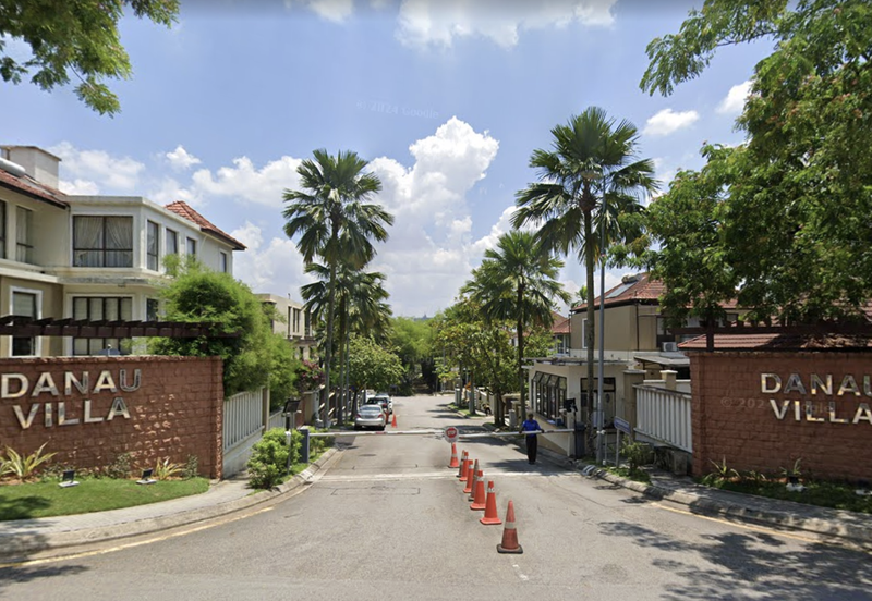 Danau Villa