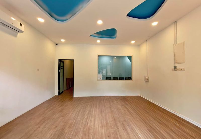 Eco Curve @ Eco Business Park 1