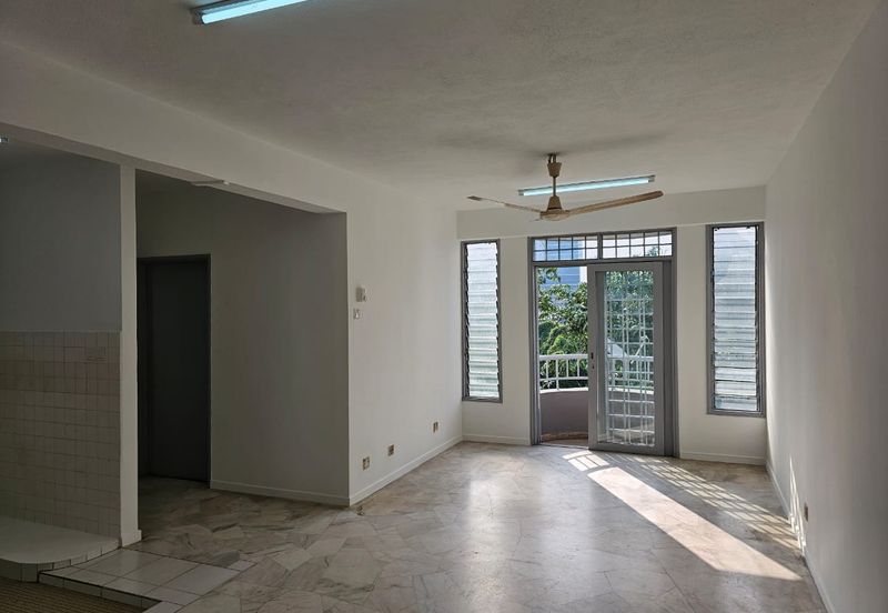 1K Tricourt, Sri Sentosa