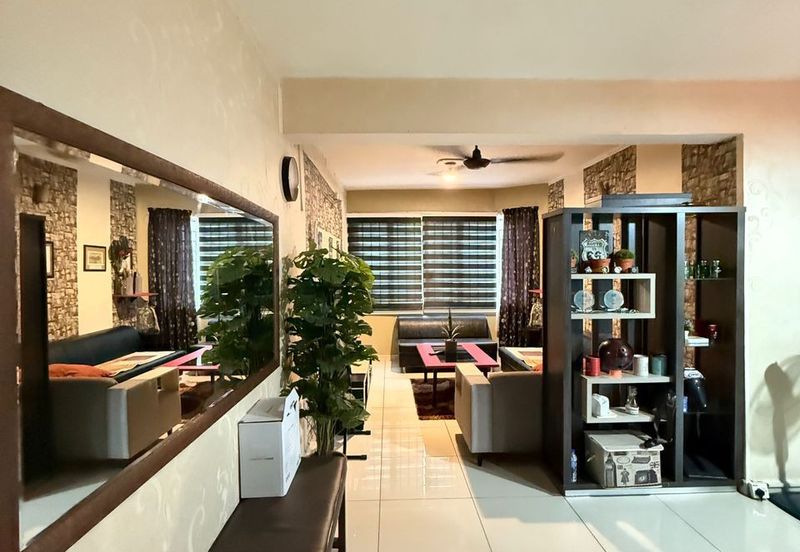 Sri Putra Apartments