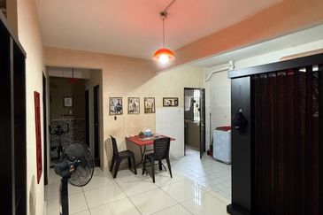 Sri Putra Apartments