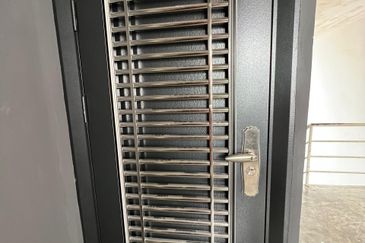 FLAT CANTIK TAMAN PELANGI INDAH ULU TIRAM