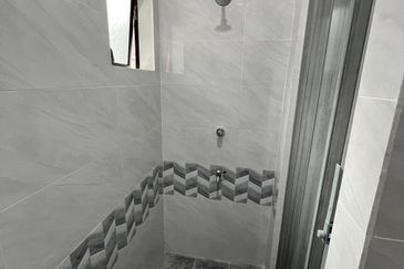 FLAT CANTIK TAMAN PELANGI INDAH ULU TIRAM