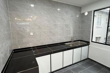 FLAT CANTIK TAMAN PELANGI INDAH ULU TIRAM