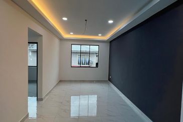 FLAT CANTIK TAMAN PELANGI INDAH ULU TIRAM