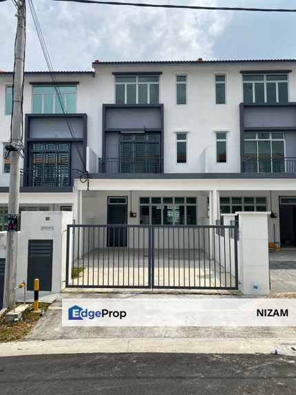 Pulai Mutiara 2.5 Storey House For Sale | Strategic Location Near Second Link & Gelang Patah | Non-Bumi Eligible, Johor, 