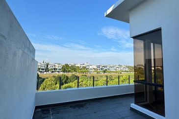 The Canal Garden South, Horizon Hills