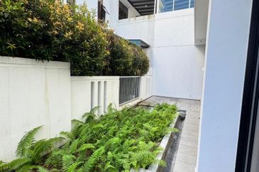 The Canal Garden South, Horizon Hills