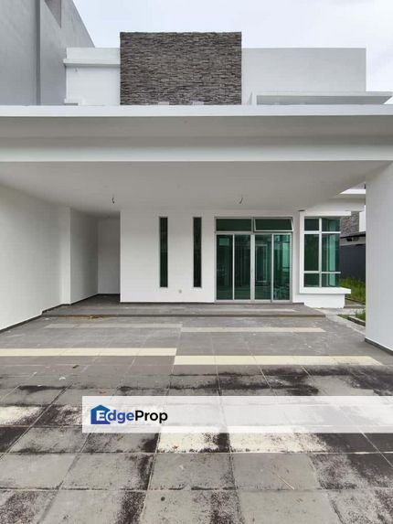 Semi D For Sale - Foreigner Allowed to Buy | 5 Beds 4 Baths | Gated & Guarded | 3200 Sqft, Johor, Skudai