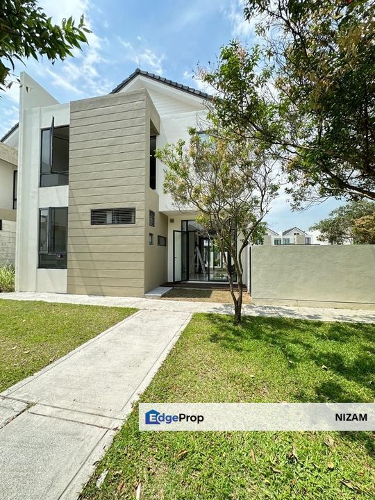 End Lot House with Land for Sale in Nusajaya - International Lot | All Are Welcome to Buy | Quite & Calm Area To Live | 10 Minutes From Checkpoint, Johor, Nusajaya