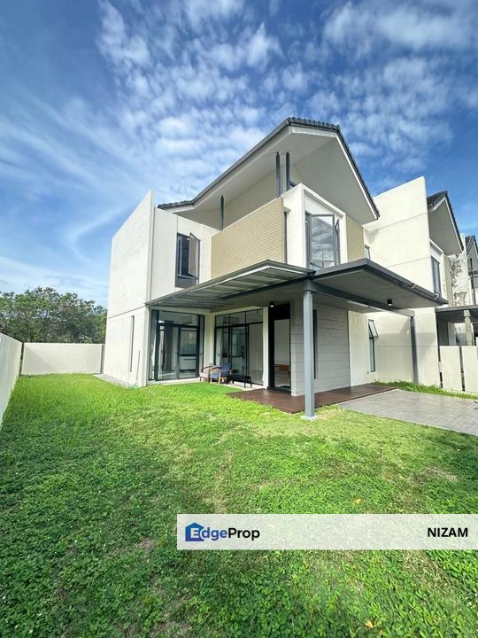End Lot House with Land for Sale in Nusajaya - International Lot | All Are Welcome to Buy | Quite & Calm Area To Live | 10 Minutes From Checkpoint, Johor, Nusajaya