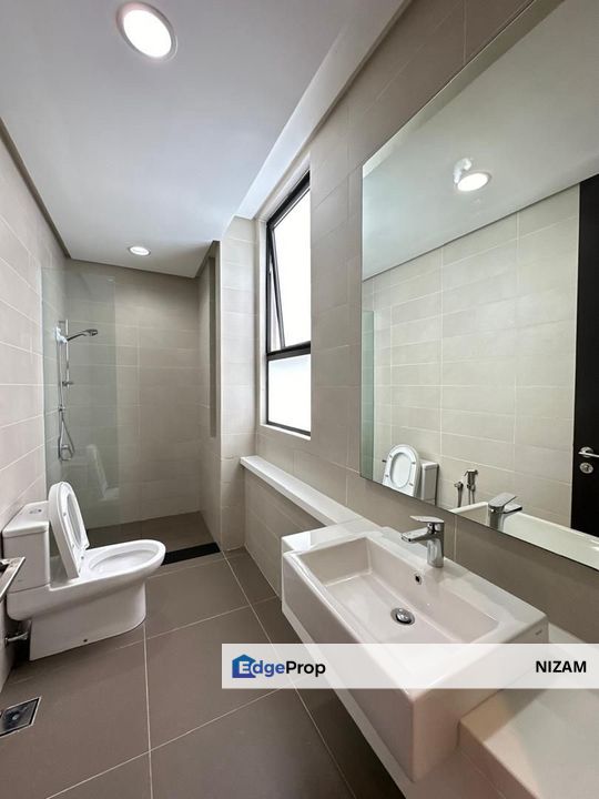 End Lot House with Land for Sale in Nusajaya - International Lot | All Are Welcome to Buy | Quite & Calm Area To Live | 10 Minutes From Checkpoint, Johor, Nusajaya