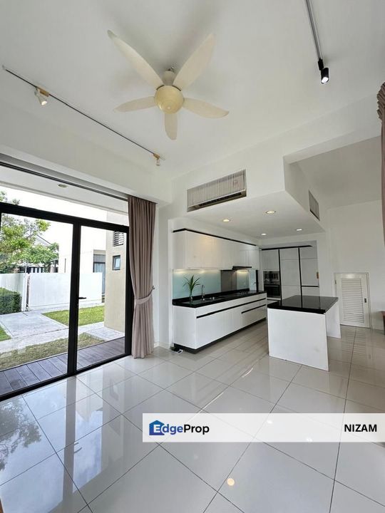 End Lot House with Land for Sale in Nusajaya - International Lot | All Are Welcome to Buy | Quite & Calm Area To Live | 10 Minutes From Checkpoint, Johor, Nusajaya