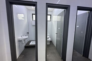 West Port, Pulau Indah