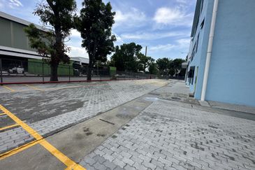 West Port, Pulau Indah