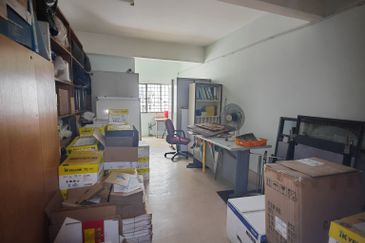 Bayu Tinggi Commercial Centre -Taipan