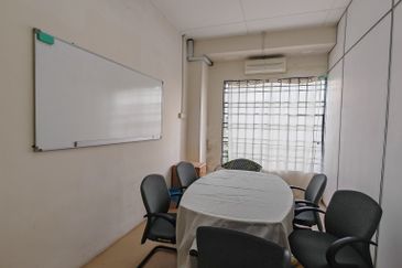 Bayu Tinggi Commercial Centre -Taipan