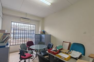 Bayu Tinggi Commercial Centre -Taipan