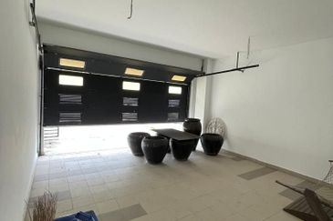 Denai Alam 3 Storey Superlink Maple Terrace House